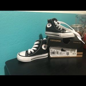 Size 3  hightop all star chuck Taylor's converse